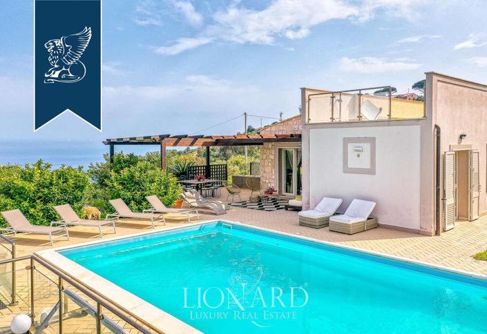 Image No.2-5 Bed Villa for sale