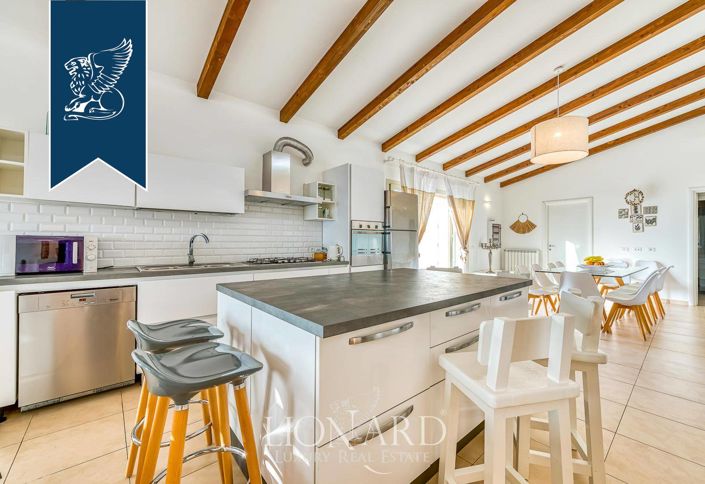 Image No.36-5 Bed Villa for sale