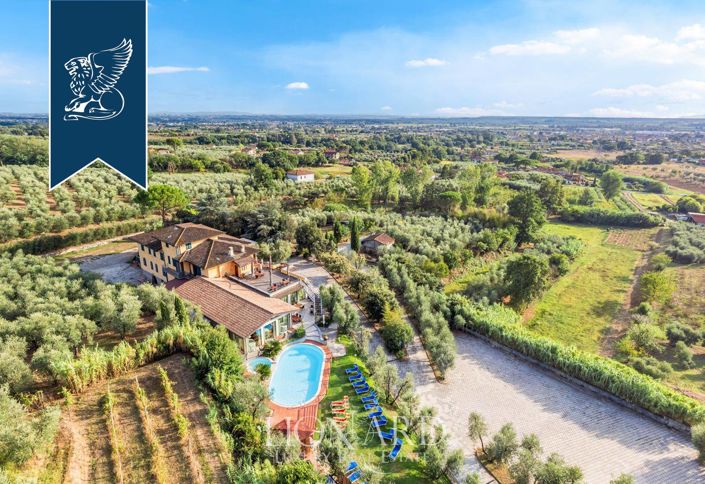 Image No.2-10 Bed Farmhouse for sale