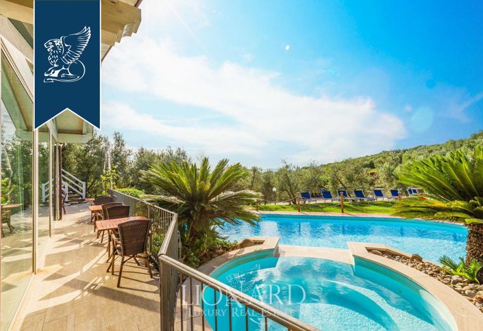 Image No.5-10 Bed Farmhouse for sale