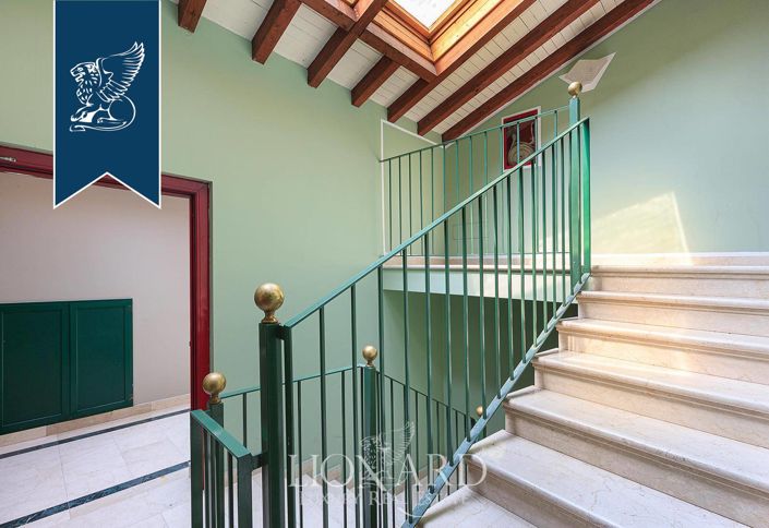 Image No.12-40 Bed Property for sale