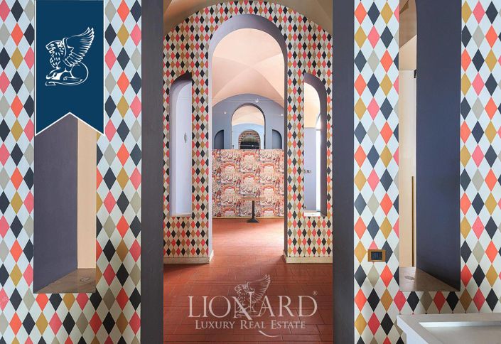 Image No.2-40 Bed Property for sale