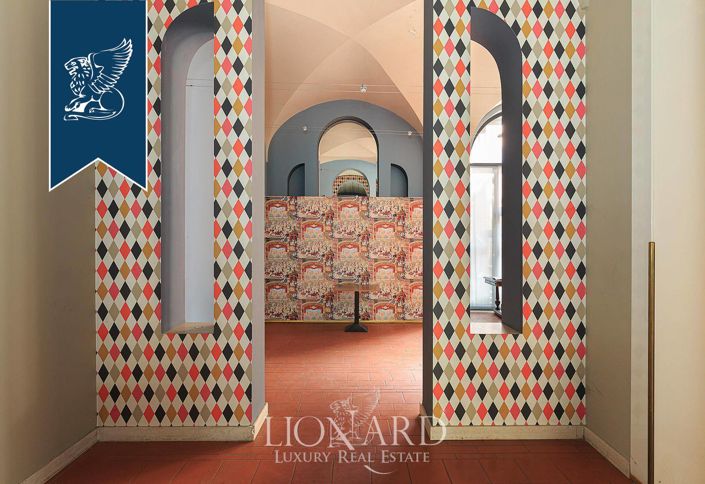 Image No.3-40 Bed Property for sale