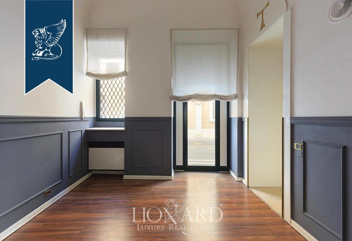 Image No.4-40 Bed Property for sale