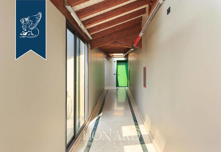 Image No.9-40 Bed Property for sale