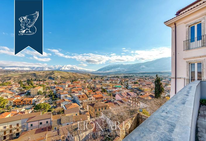 Image No.5-10 Bed Property for sale