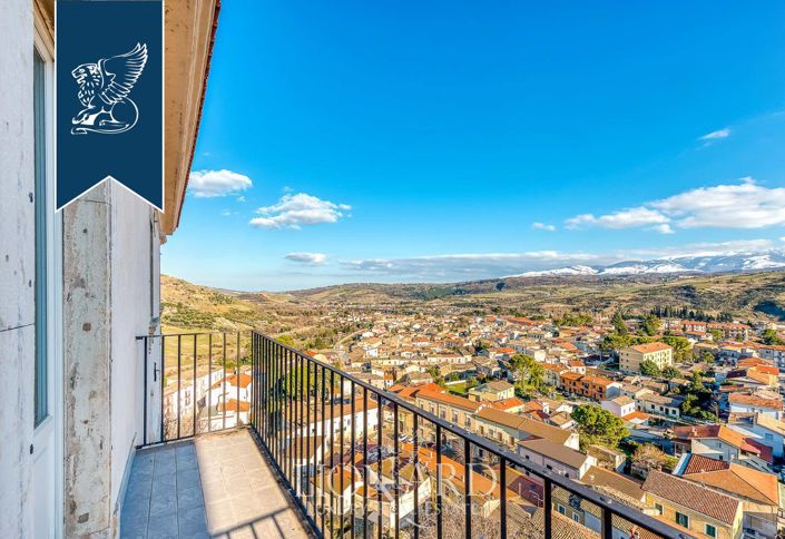 Image No.7-10 Bed Property for sale