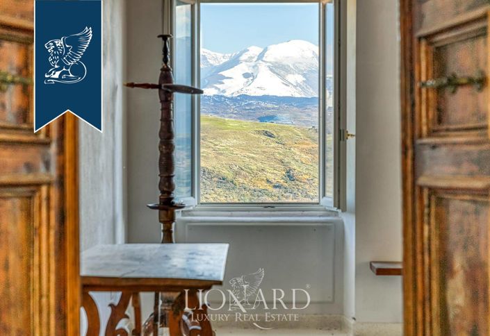 Image No.8-10 Bed Property for sale