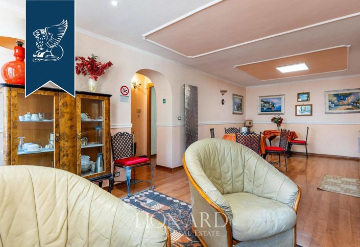 Image No.12-8 Bed Villa for sale