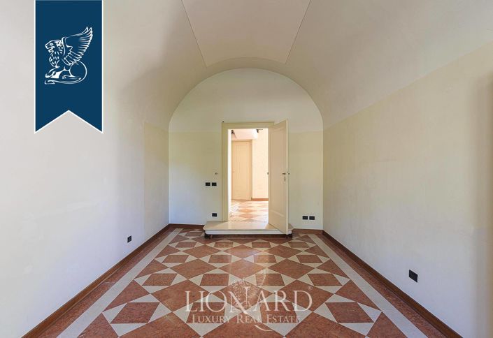 Image No.40-9 Bed Villa for sale