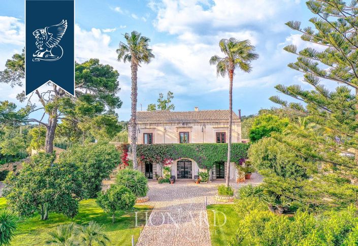 Image No.1-10 Bed Villa for sale