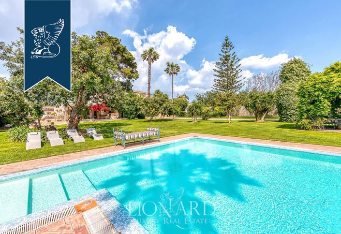 Image No.10-10 Bed Villa for sale