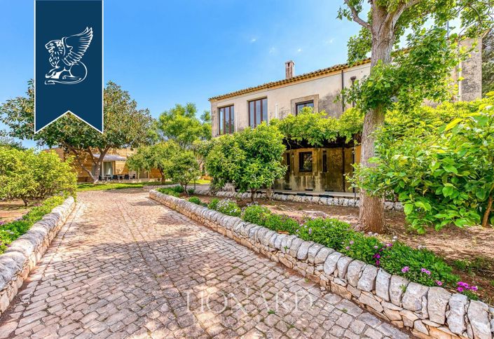 Image No.15-10 Bed Villa for sale