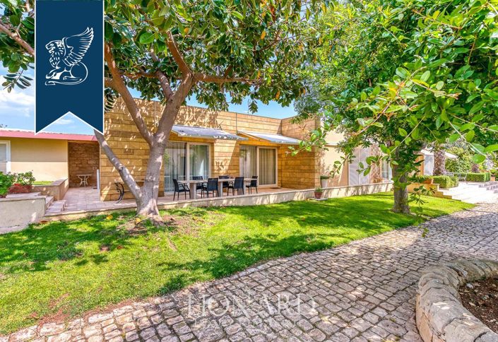 Image No.16-10 Bed Villa for sale