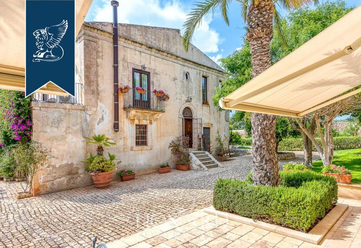 Image No.20-10 Bed Villa for sale