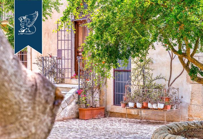 Image No.25-10 Bed Villa for sale