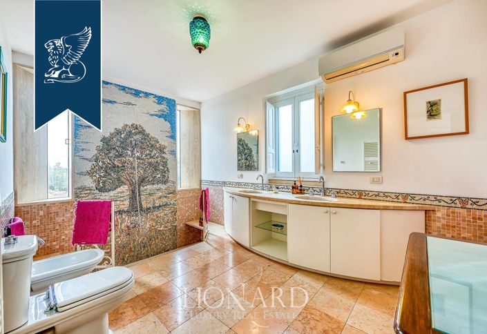 Image No.47-10 Bed Villa for sale