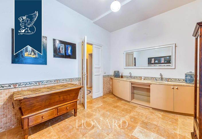 Image No.48-10 Bed Villa for sale