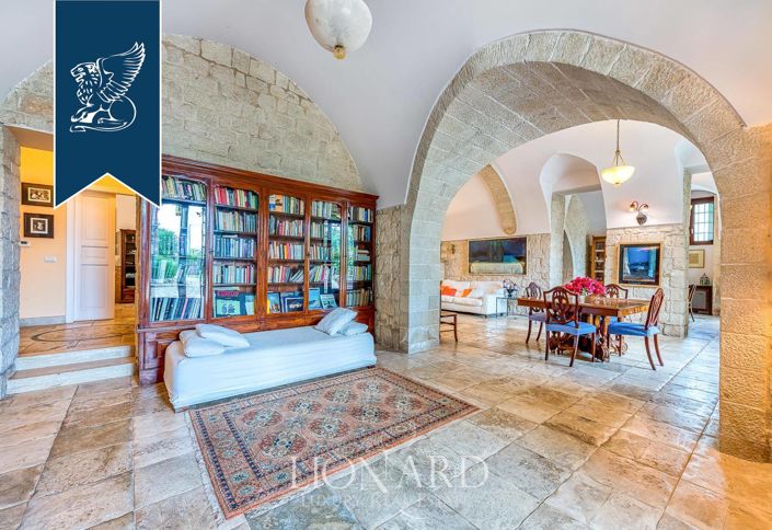 Image No.49-10 Bed Villa for sale