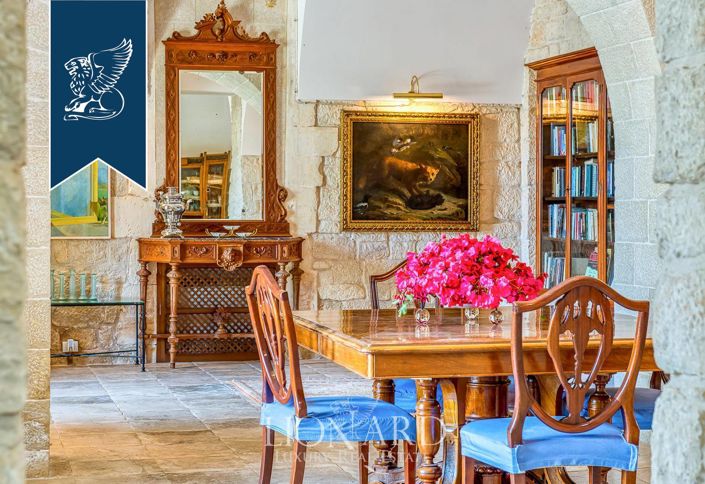 Image No.60-10 Bed Villa for sale