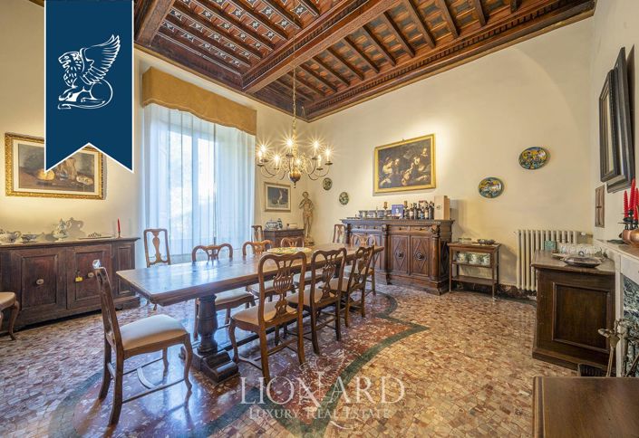 Image No.13-16 Bed Villa for sale