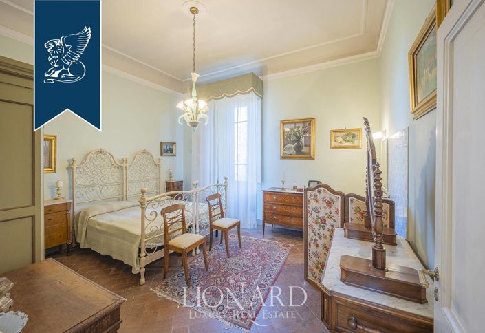 Image No.17-16 Bed Villa for sale