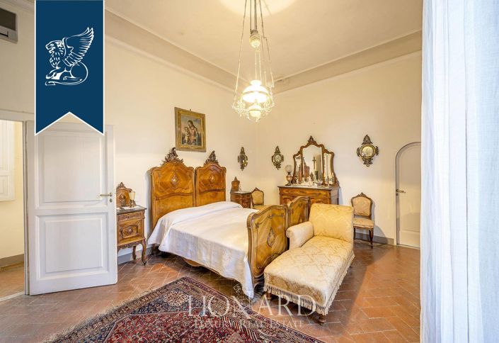 Image No.18-16 Bed Villa for sale