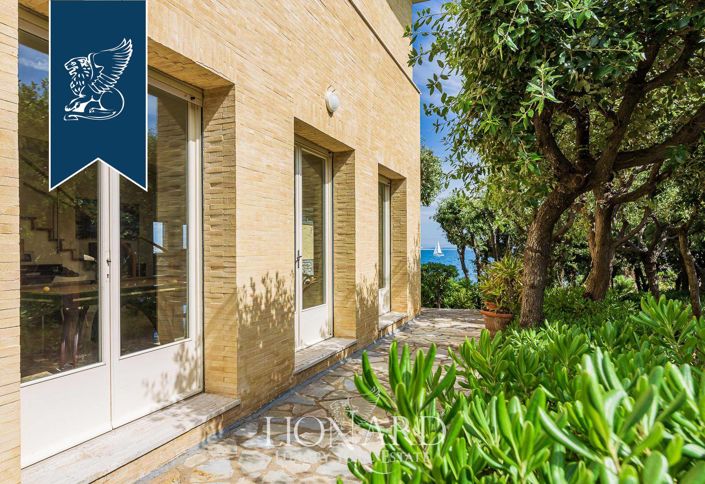 Image No.12-6 Bed Villa for sale