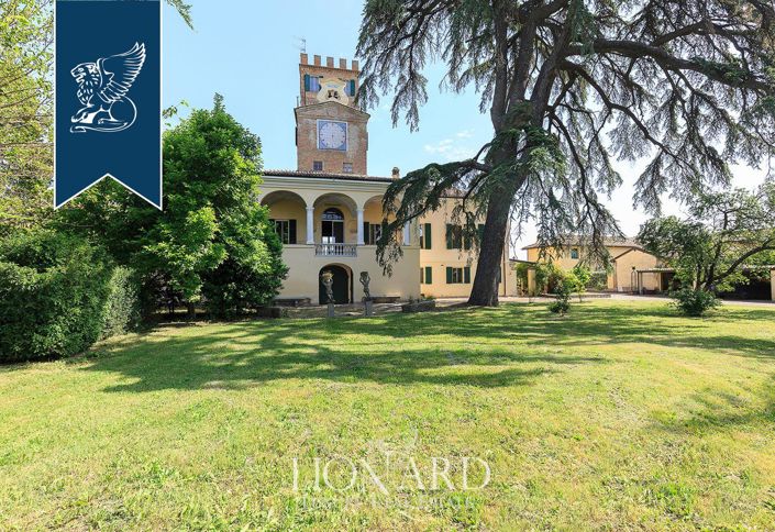 Image No.3-5 Bed Villa for sale