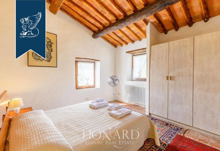 Image No.16-7 Bed Farmhouse for sale