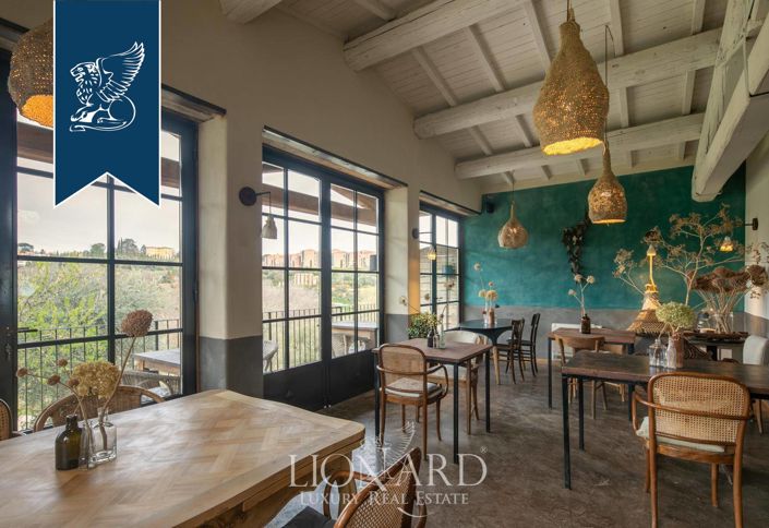 Image No.4-10 Bed Farmhouse for sale