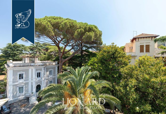 Image No.3-37 Bed Villa for sale