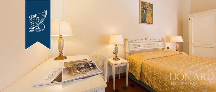 Image No.11-11 Bed Villa for sale