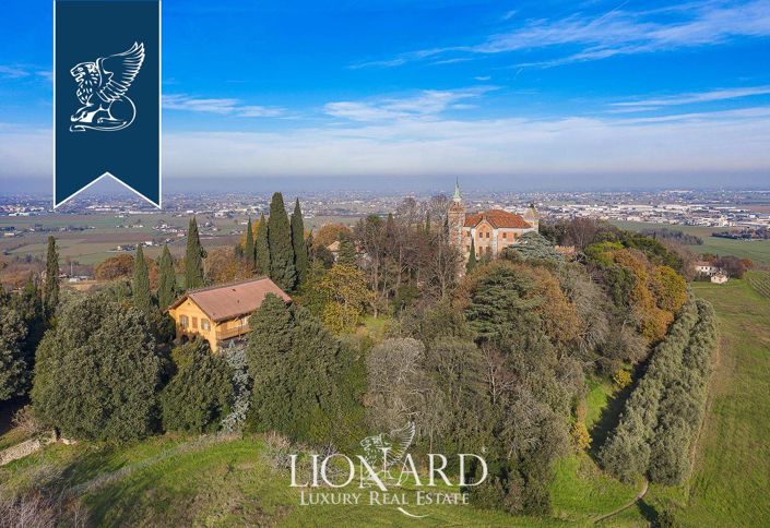 Image No.13-12 Bed Property for sale