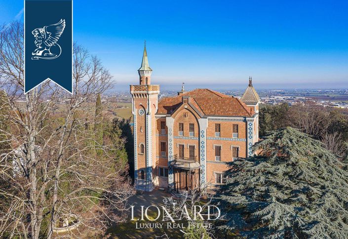 Image No.21-12 Bed Property for sale