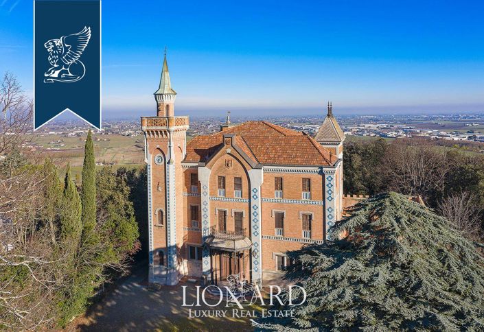 Image No.22-12 Bed Property for sale