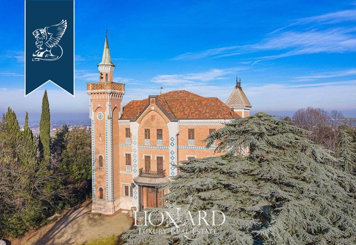 Image No.23-12 Bed Property for sale