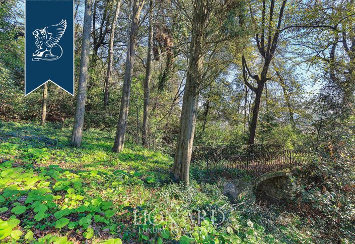 Image No.27-12 Bed Property for sale