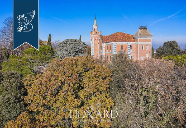 Image No.7-12 Bed Property for sale