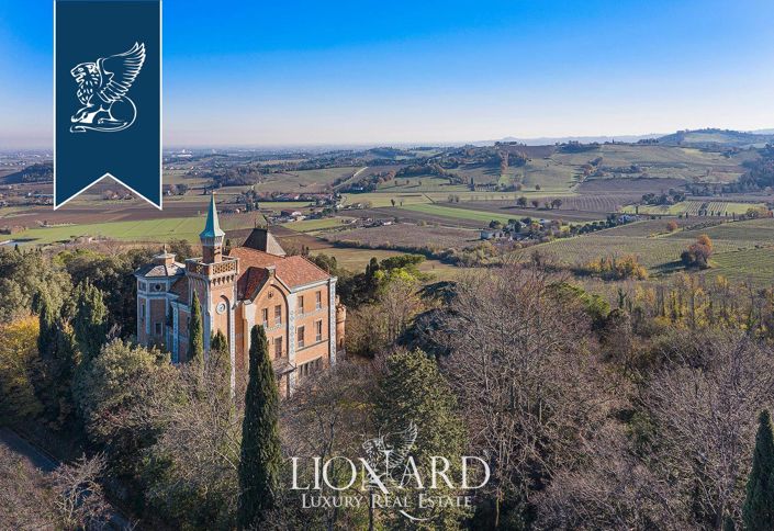 Image No.8-12 Bed Property for sale