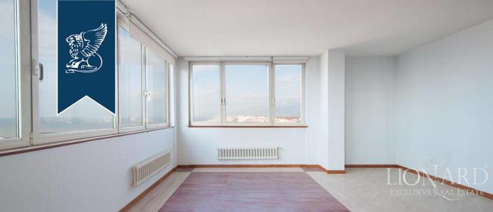 Image No.10-3 Bed Apartment for sale