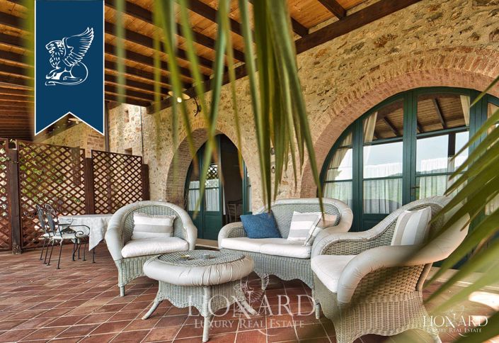 Image No.11-15 Bed Farmhouse for sale