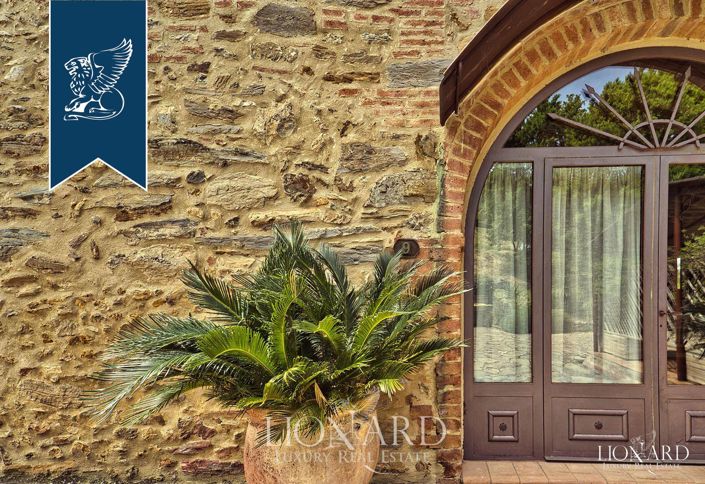 Image No.18-15 Bed Farmhouse for sale