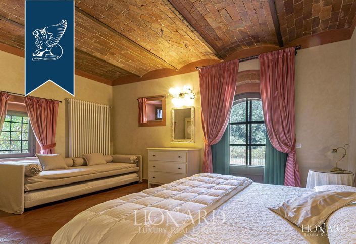 Image No.37-15 Bed Farmhouse for sale