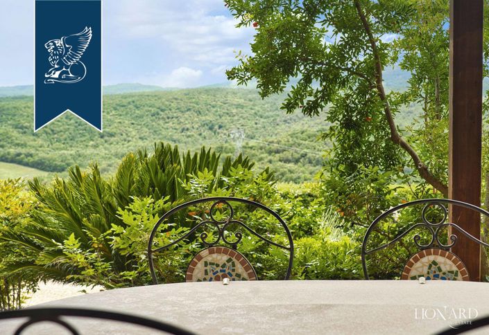 Image No.9-15 Bed Farmhouse for sale