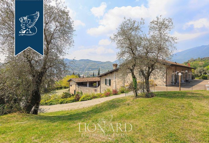 Image No.10-50 Bed Farmhouse for sale