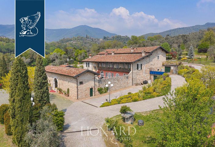 Image No.2-50 Bed Farmhouse for sale