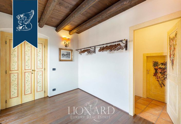 Image No.25-50 Bed Farmhouse for sale