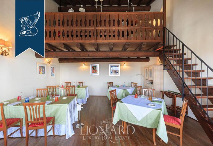 Image No.27-50 Bed Farmhouse for sale