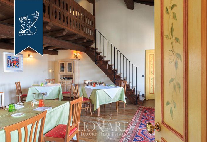 Image No.29-50 Bed Farmhouse for sale